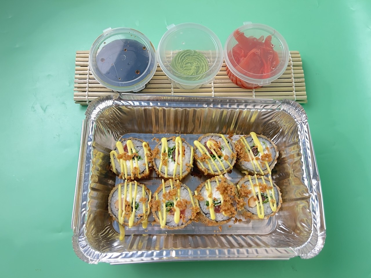 Жареный ролл с курицей